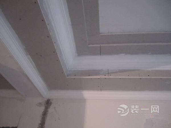 吊顶加石膏线再次返工